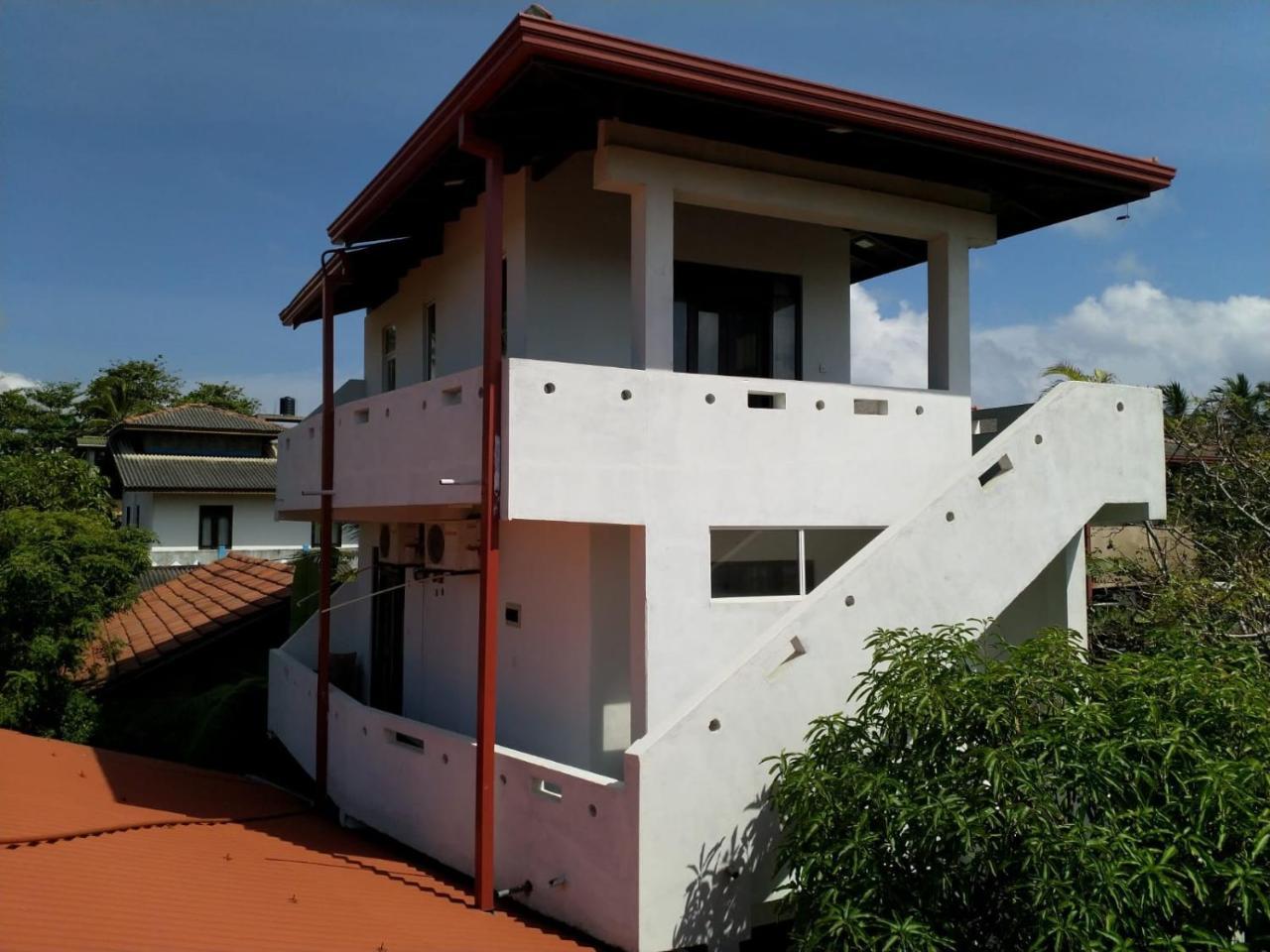 Hikkaduwa Family Inn Exterior photo