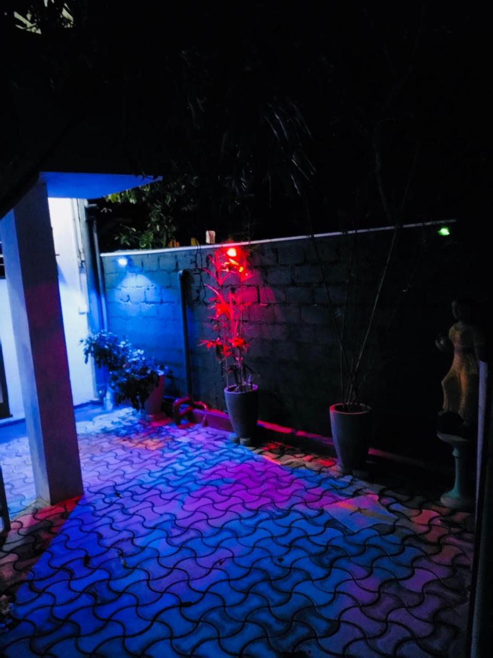 Hikkaduwa Family Inn Exterior photo