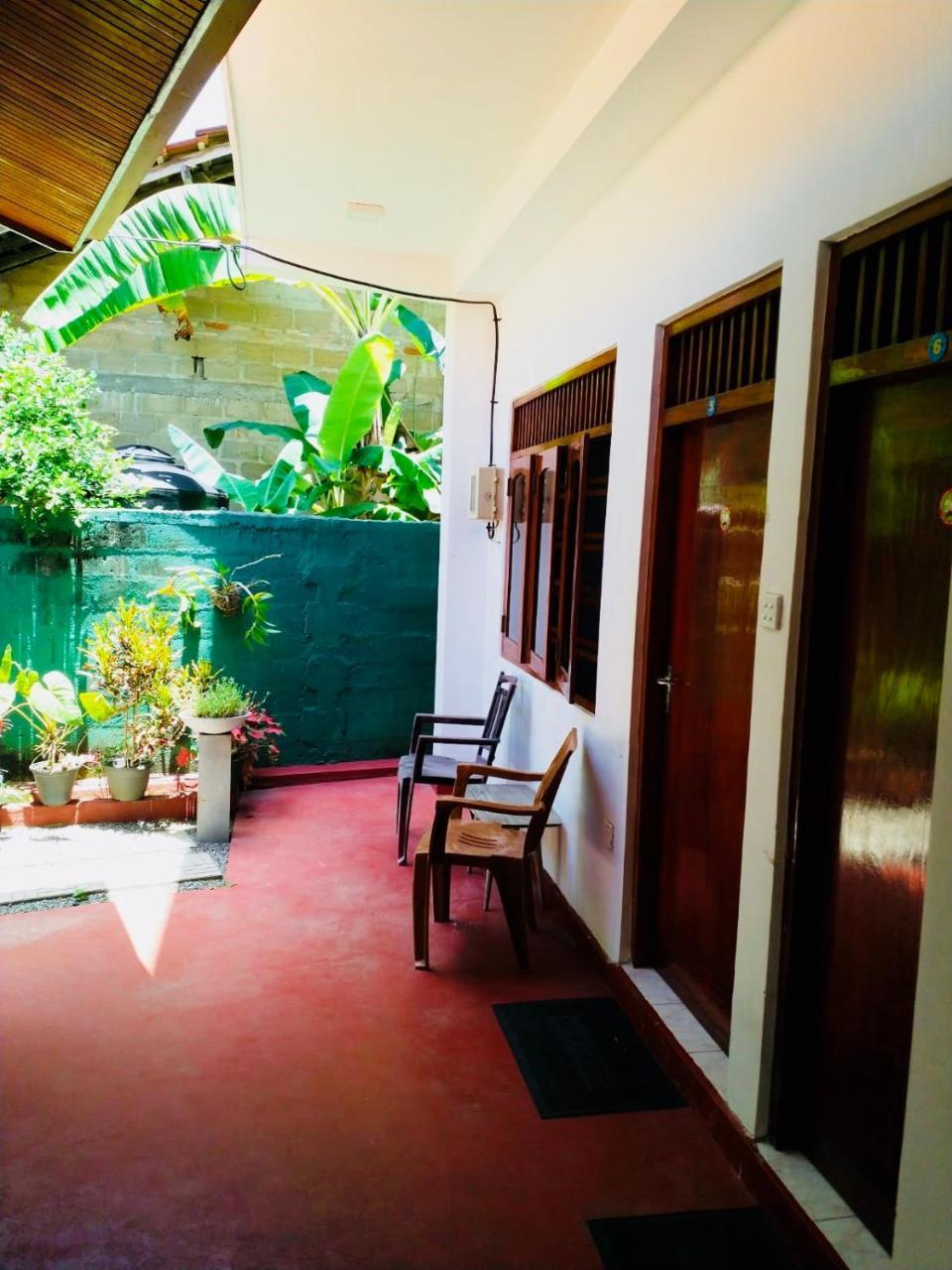 Hikkaduwa Family Inn Exterior photo