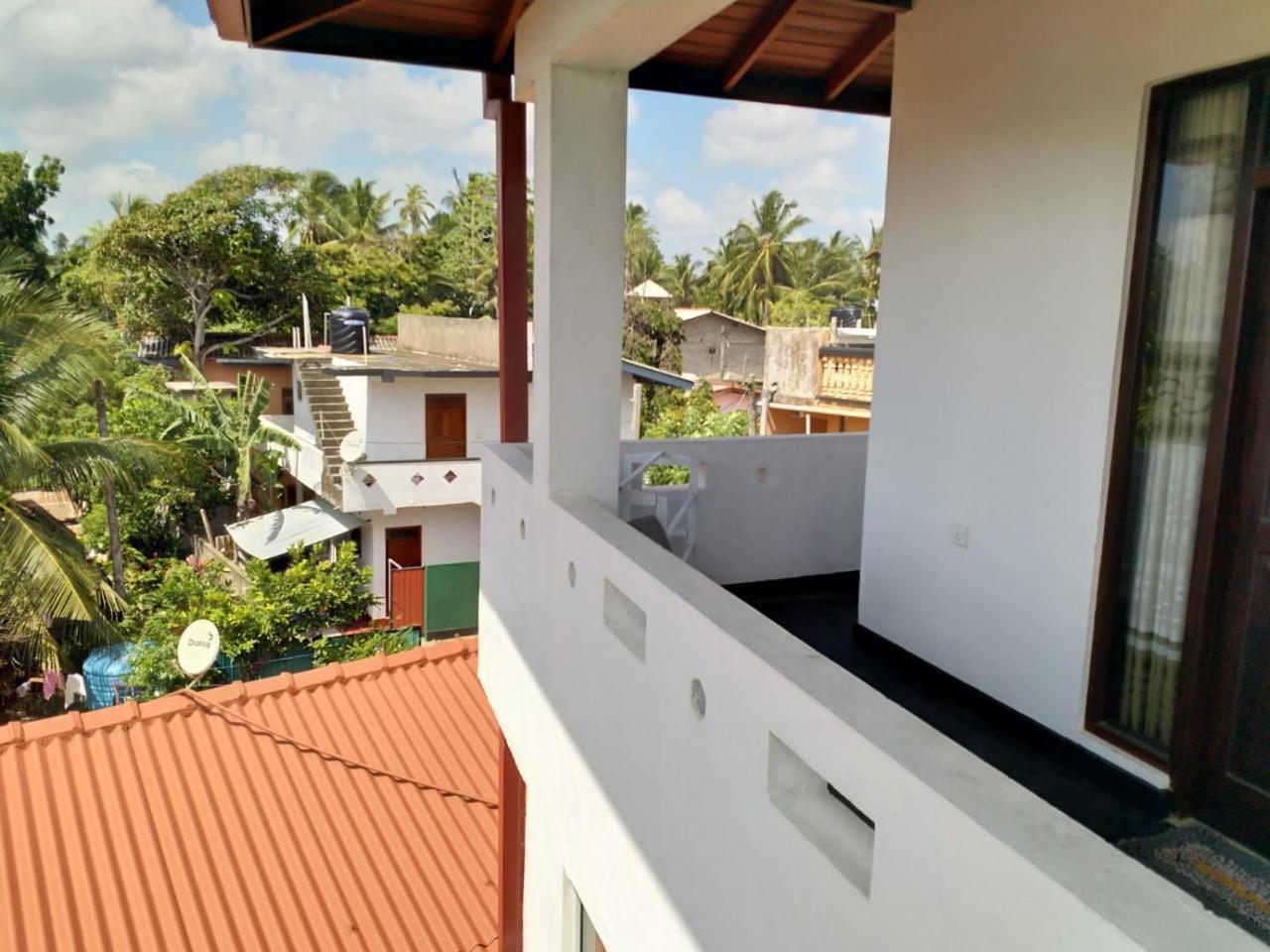 Hikkaduwa Family Inn Exterior photo